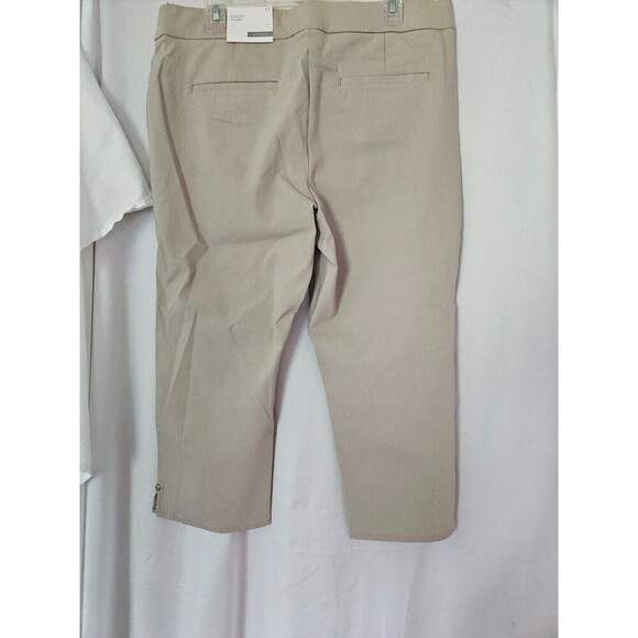 Liz Claiborne Studio Crop Sits At Waist Pants Women’s Size 12 Cream NWT - Picture 4 of 11